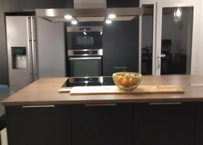 Villa Avec Piscine A Proximite De La 10 Pers